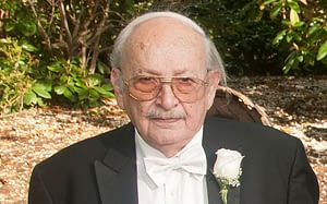 Ο αείμνηστος Παναγιώτης Κόκκαλης, ιδιοκτήτης επί 67 έτη του ιστορικού εστιατορίου "Ολύμπια" του Λόουελ. Φωτογραφία: Παραχώρηση Οικογενείας